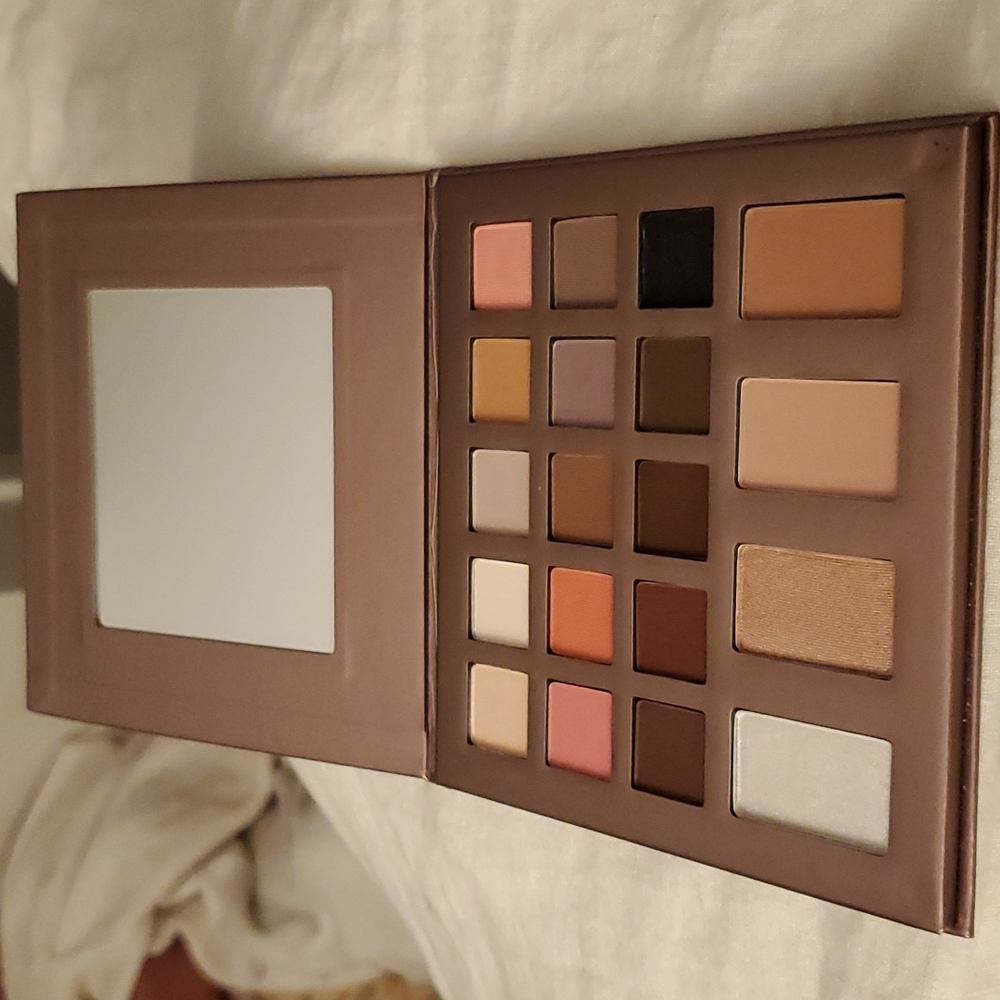 Billy B by Gallany eyeshadow pallet